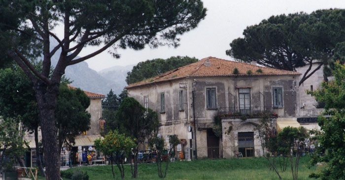 Photo: Greek ruins of Pasteum, Italy on the Amalfi Coast | Photo: Marsha J Black